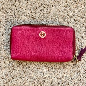 ToryBurch Hot Pink Pebbled Leather Robinson Wallet